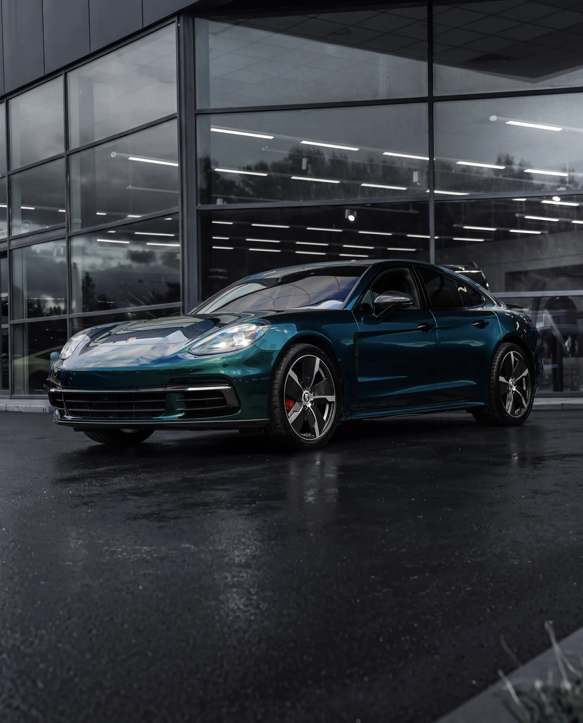 Porsche Panamera в цветном защитном полиуретане после работ Top Level