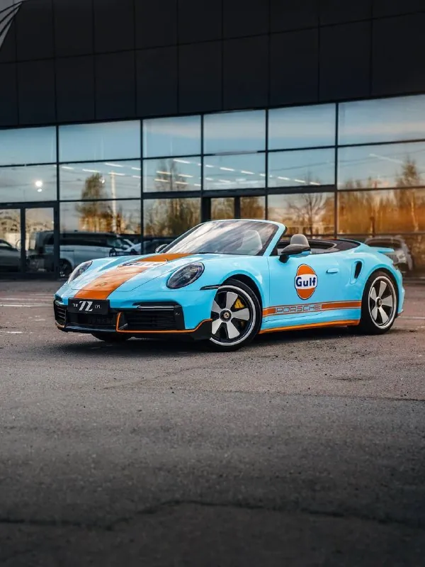 Боковой ракурс Porsche 911 Turbo S Gulf