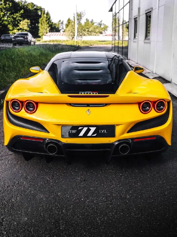 Ferrari F8 Tributo на техническом обслуживании в Top Level