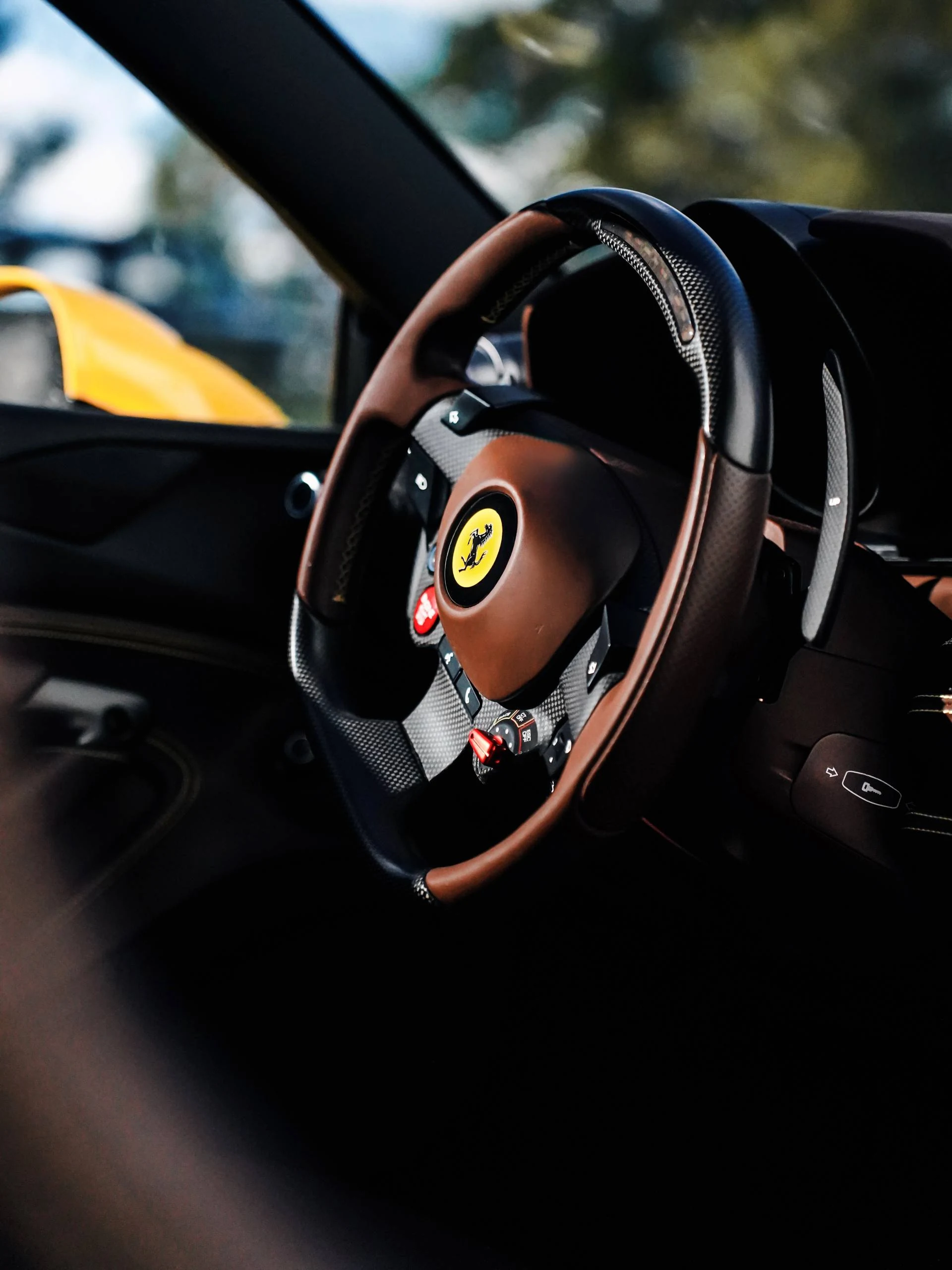 Ferrari F8 Tributo на техническом обслуживании в Top Level