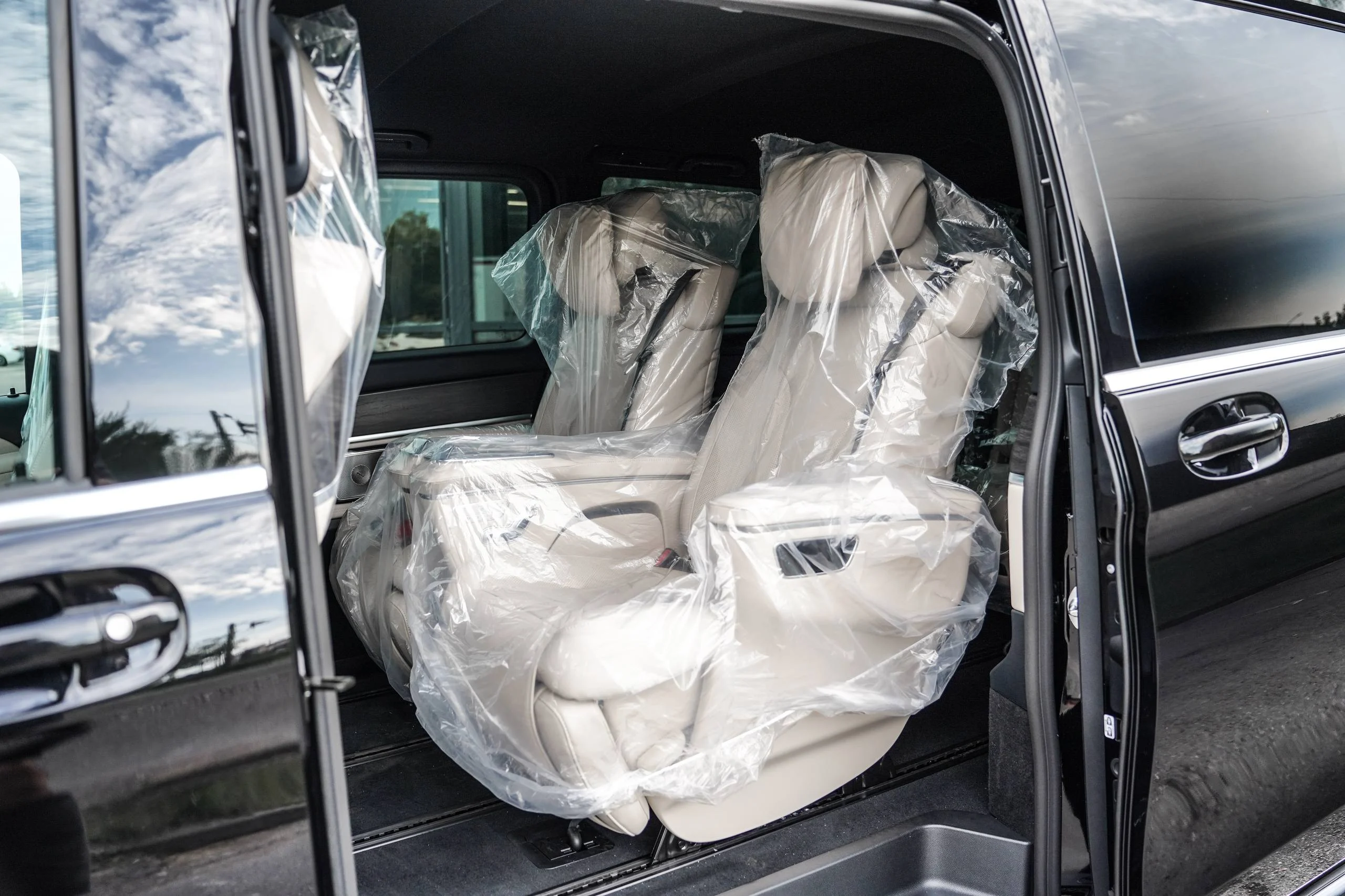 Mercedes-Benz V-Class 2026 в центре Top Level