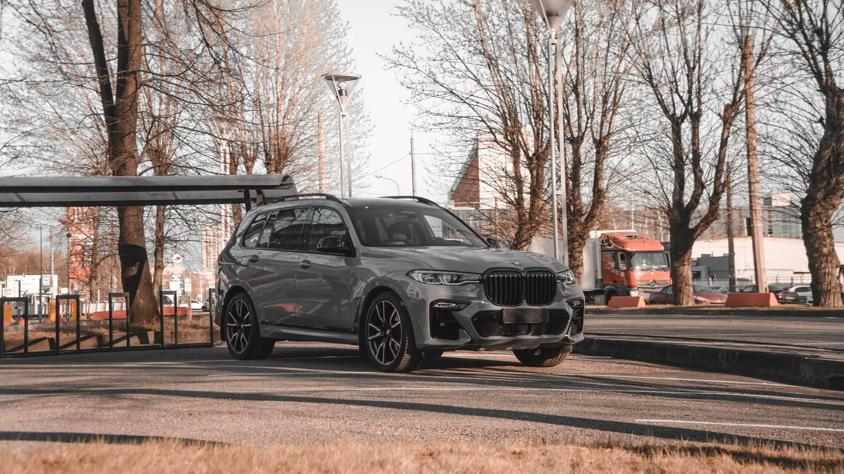 BMW X7 — цветной полиуретан: изображение проекта 8 из 12