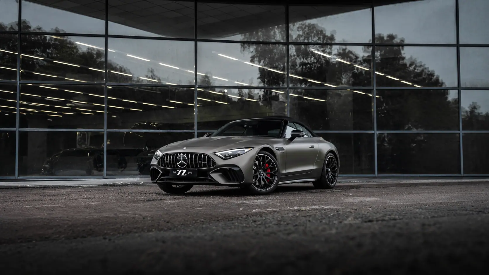 Mercedes-AMG у центра Top Level