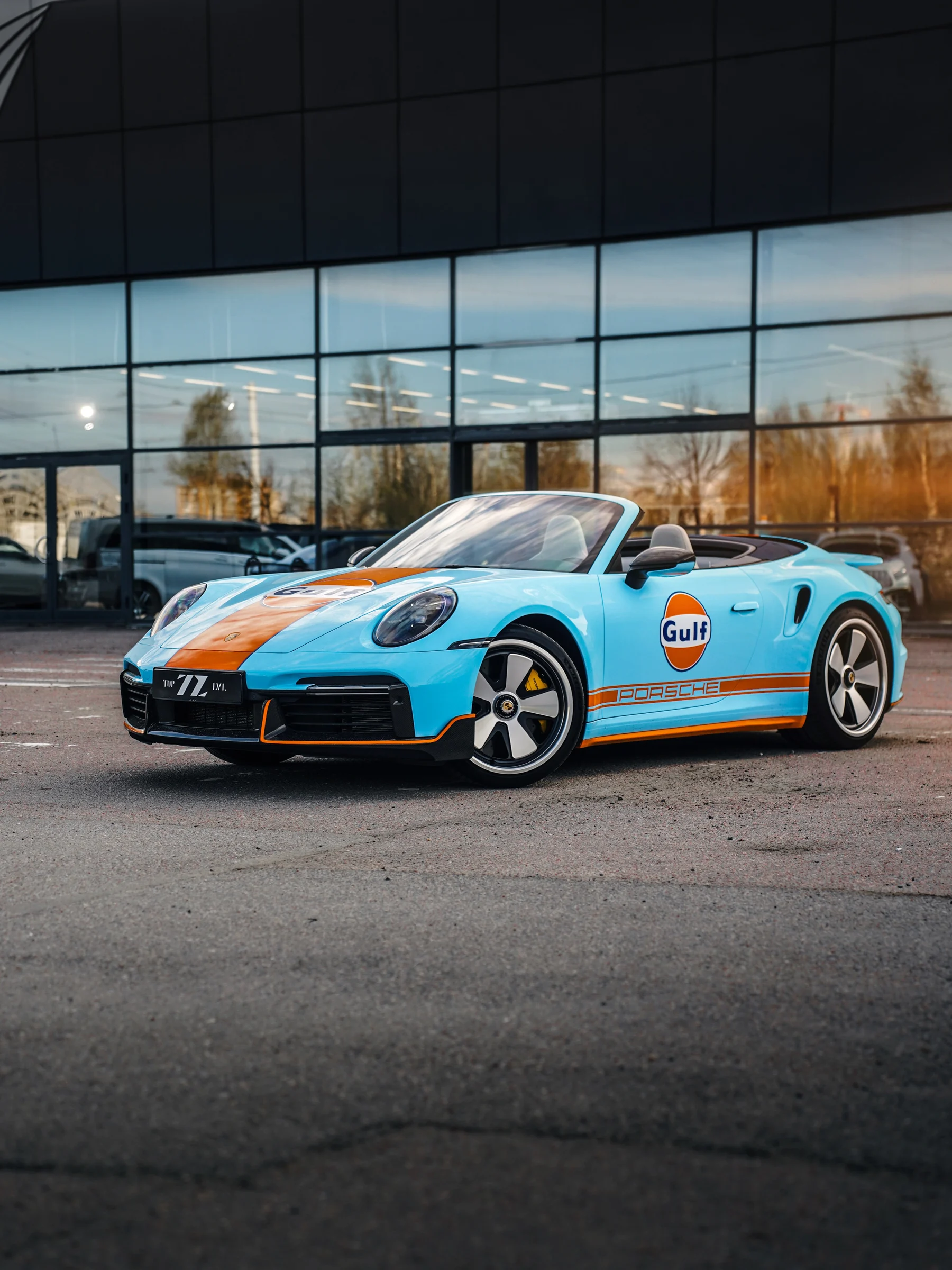 Porsche 911 Turbo S в индивидуальной ливрее Gulf