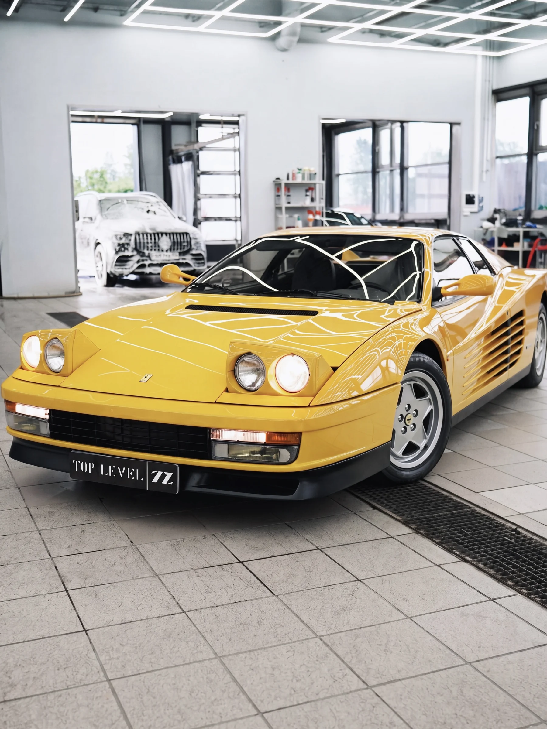Ferrari Testarossa в сервисной зоне Top Level