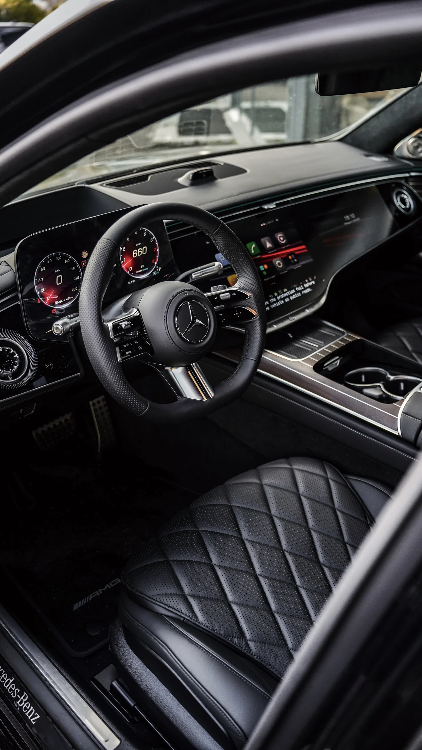 Водительская зона Mercedes-Maybach