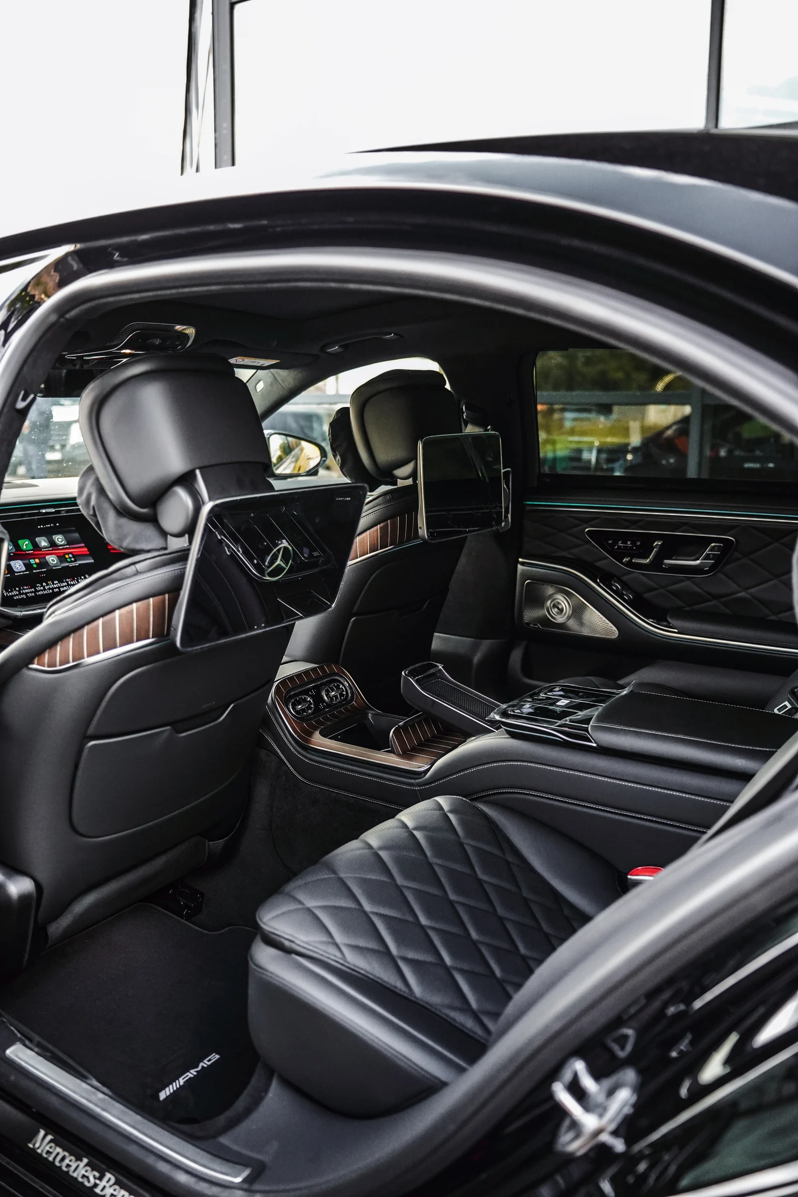 Задняя пассажирская зона Mercedes-Maybach